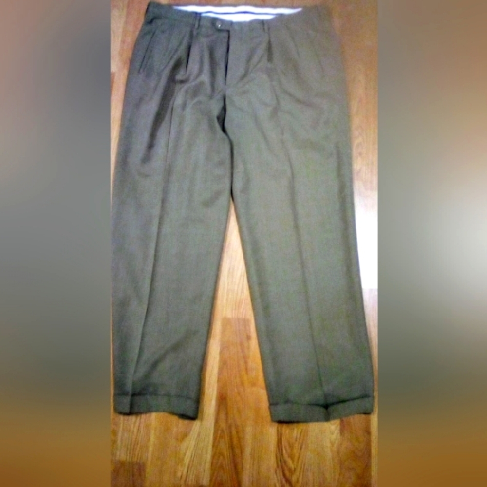 HAGGAR SLACKS 40×30 CUFFED & PLEATED